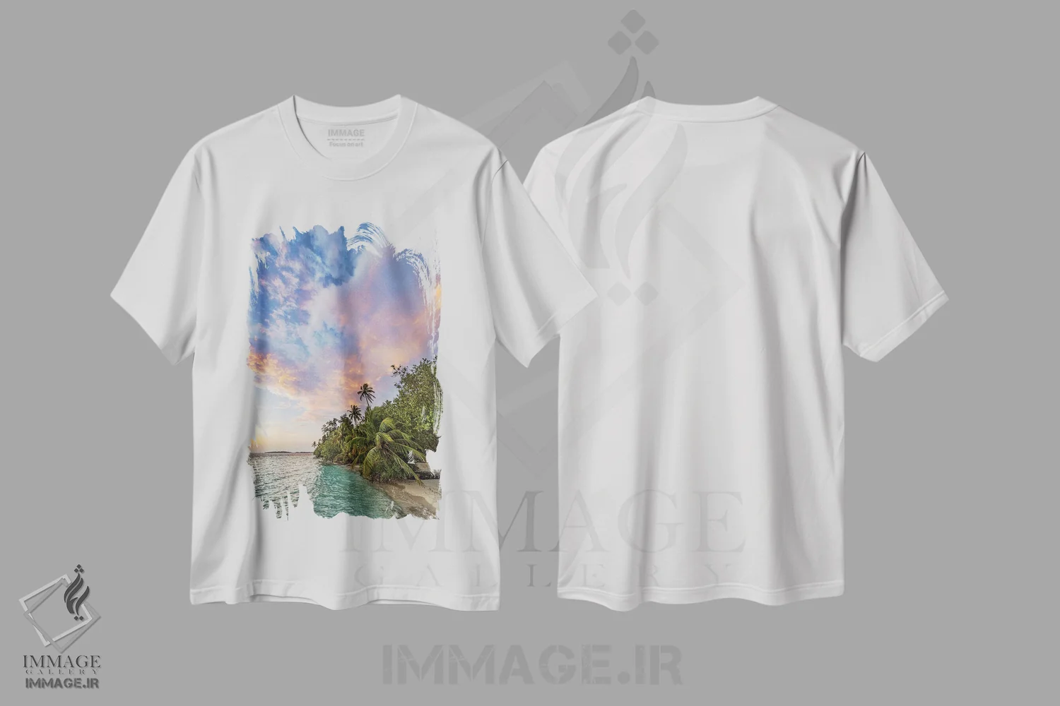 تیشرت سفید طرح دار طلوع دراماتیک خورشید در ساحل جزیره ای استوایی در مالدیو، مدیوم اثر یان بکه | immage.ir