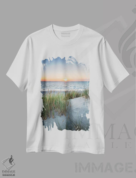 تیشرت سفید طرح دار منظره تپه های شنی در ساحل هنگام غروب آفتاب، مدیوم اثر یان بکه | immage.ir