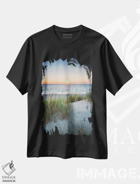 تیشرت مشکی طرح دار منظره تپه های شنی در ساحل هنگام غروب آفتاب، مدیوم اثر یان بکه | فروشگاه ایماژ
