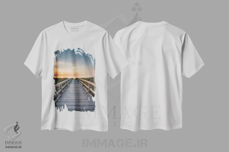 تیشرت سفید طرح دار مسیر پیاده روی به سمت ساحل در هنگام غروب، مدیوم اثر یان بکه | immage.ir