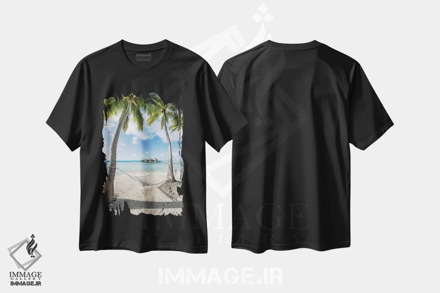 تیشرت مشکی طرح دار تعطیلات تابستانی در تخت آویز در جزیره گرمسیری در مالدیو، مدیوم اثر یان بکه | immage.ir