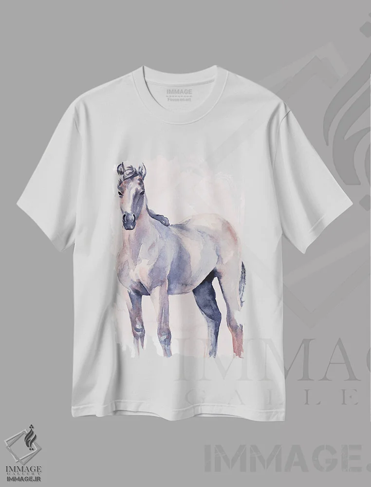 تیشرت سفید طرح دار اسب به سبک آبرنگ ۲، مدیوم اثر جنیفر پکستون پارکر | فروشگاه ایماژ