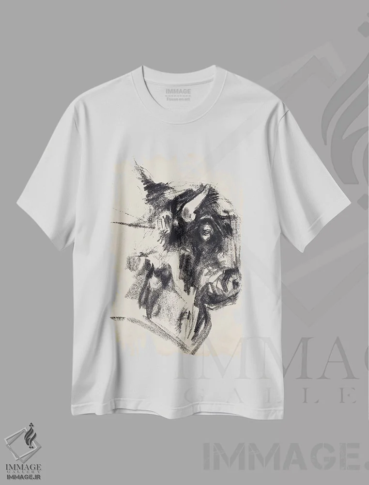 تیشرت سفید طرح دار اشاره سر گاومیش کوهان دار ۱، آبستره اثر جنیفر پکستون پارکر | immage.ir