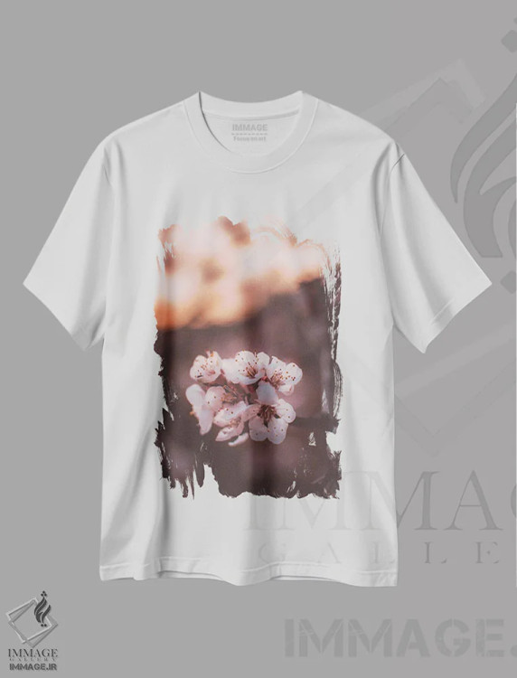تیشرت سفید طرح دار شکوفه های زردآلو، عکاسی ماکرو اثر جفرسون کاستلاری | فروشگاه ایماژ