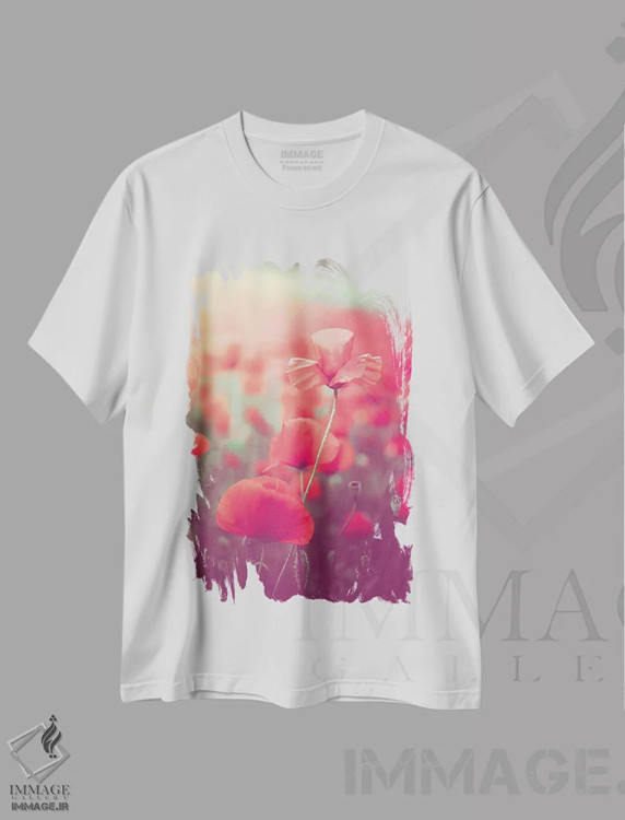 تیشرت سفید طرح دار شقایق در مزرعه شقایق ها، عکاسی ماکرو اثر جفرسون کاستلاری | immage.ir