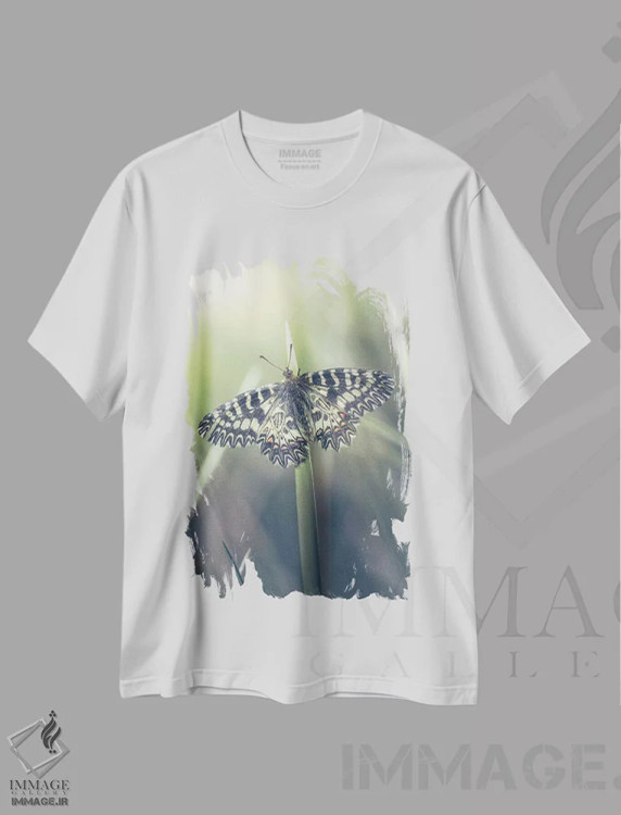 تیشرت سفید طرح دار پروانه کمیاب، عکاسی ماکرو اثر جفرسون کاستلاری | immage.ir