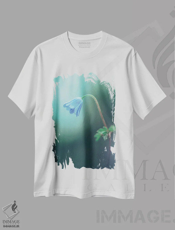 تیشرت سفید طرح دار پرتره نمای نزدیک گل شقایق آپنینی، عکاسی ماکرو اثر جفرسون کاستلاری | immage.ir