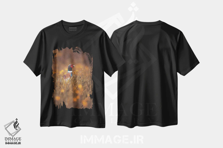 تیشرت مشکی طرح دار قرقاول نر در حال سرک کشیدن، مدیوم اثر جفرسون کاستلاری | immage.ir