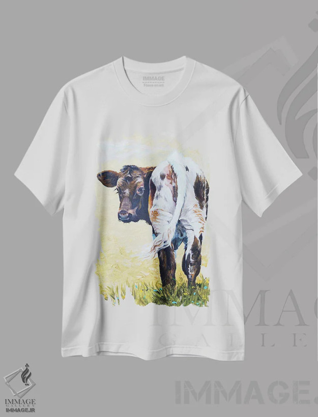 تیشرت سفید طرح دار گوساله بر روی زمینه طلایی، دکور معاصر اثر جنیفر رداستریک | فروشگاه ایماژ
