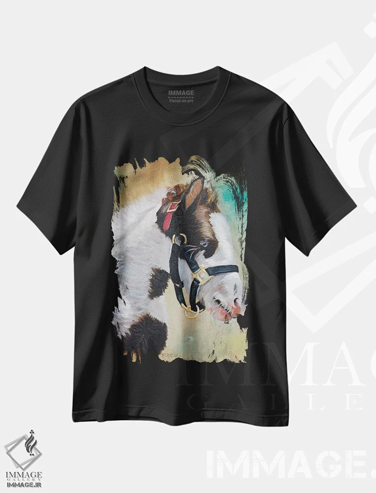 تیشرت مشکی طرح دار کُره اسب کولی اثر جنیفر رداستریک | immage.ir