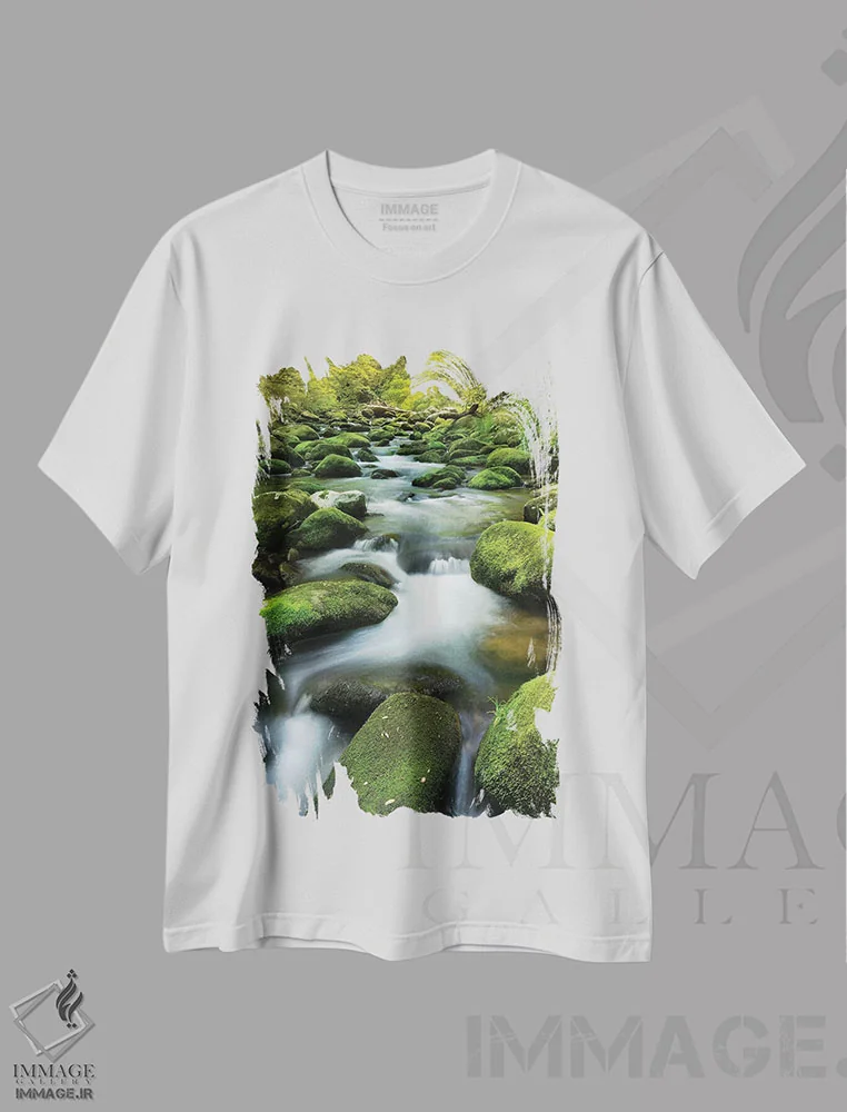 تیشرت سفید طرح دار جریان کوهستانی، مدیوم اثر عکاسی جاناتان راس | immage.ir