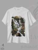 تیشرت سفید طرح دار آبشار آرام، مدیوم اثر عکاسی جاناتان راس | immage.ir