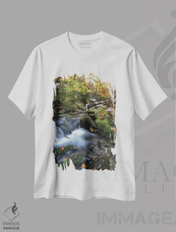 تیشرت سفید طرح دار نهر آرامش بخش، مدیوم اثر عکاسی جاناتان راس | فروشگاه ایماژ