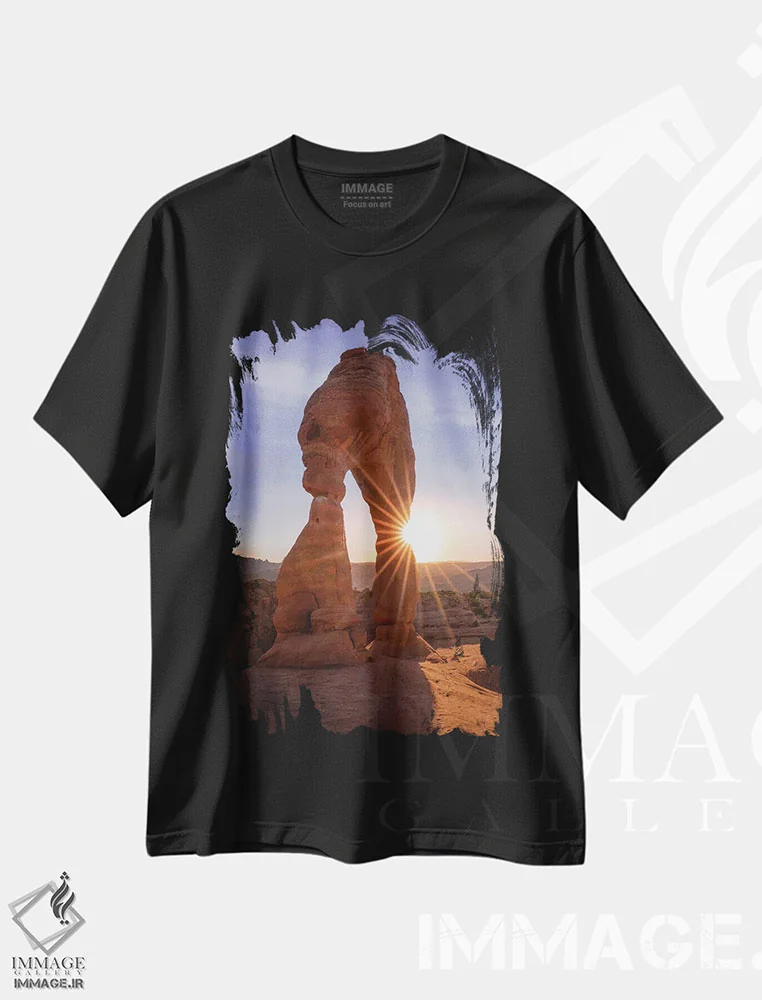 تیشرت مشکی طرح دار درخشش خورشید پشت تاقچه دلکیت، مدیوم اثر عکاسی جاناتان راس | فروشگاه ایماژ