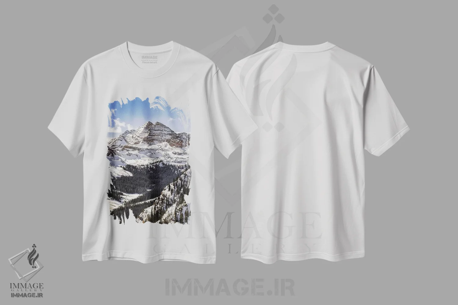 تیشرت سفید طرح دار آسمان آبی بر فراز مارون بلز، مدیوم اثر عکاسی جاناتان راس | immage.ir