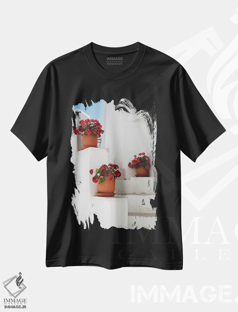 تیشرت مشکی طرح دار گلدان ها روی پله های یونانی، مدیوم اثر جین ریکس | immage.ir