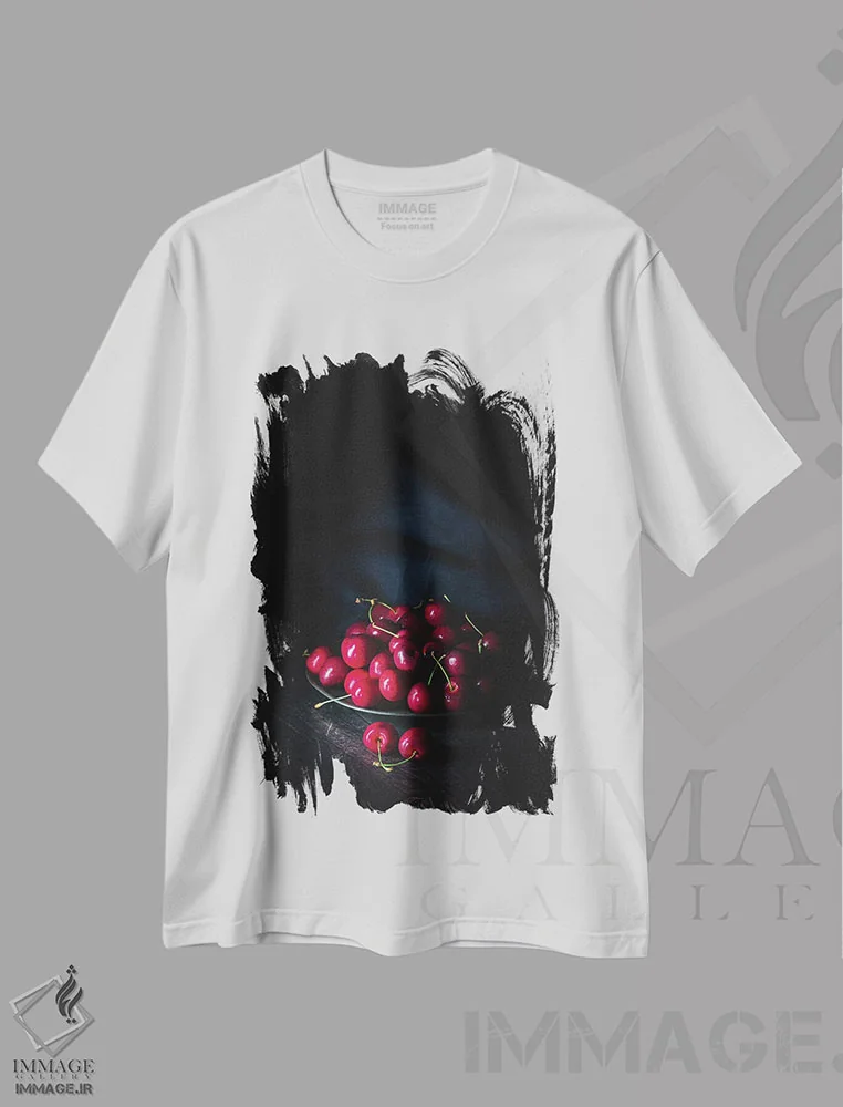 تیشرت سفید طرح دار گیلاس های شیرین روی بشقاب قلعی، مدیوم اثر جین ریکس | immage.ir