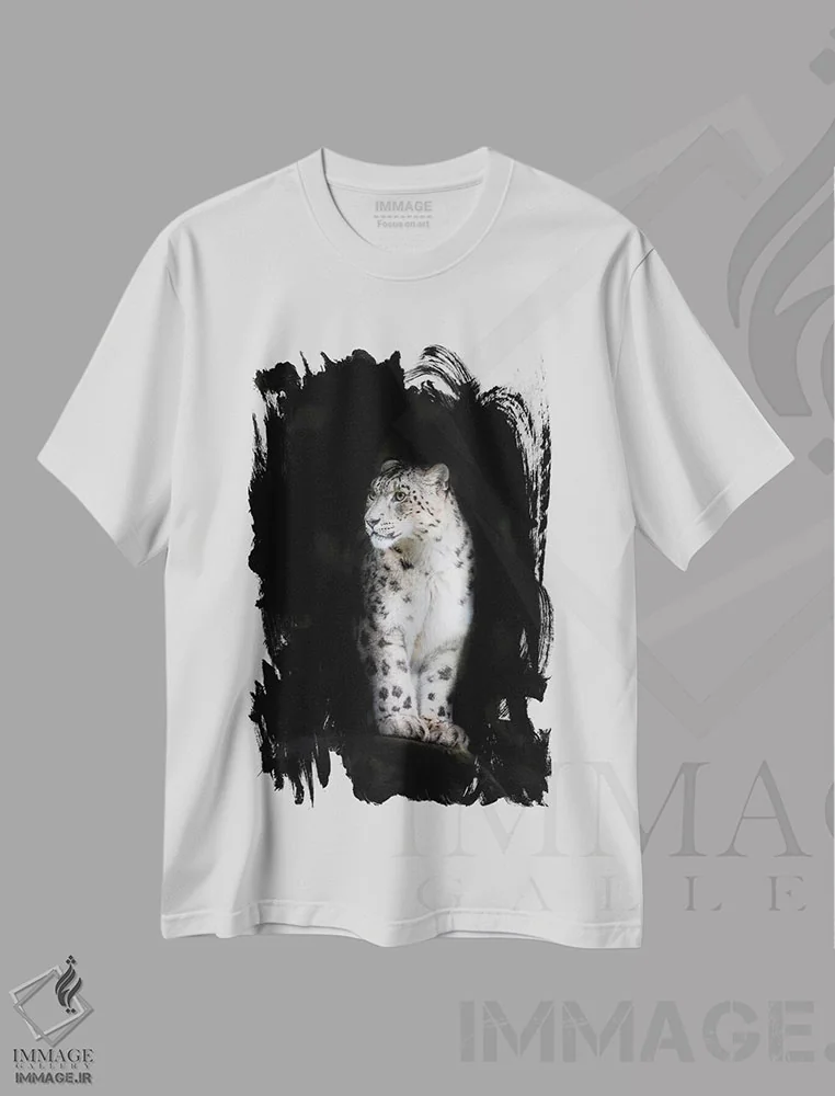 تیشرت سفید طرح دار پلنگ برفی، عکاسی سیاه و سفید اثر جین ریکس | فروشگاه ایماژ