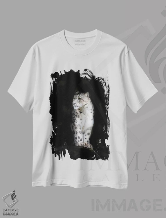 تیشرت سفید طرح دار پلنگ برفی، عکاسی سیاه و سفید اثر جین ریکس | فروشگاه ایماژ