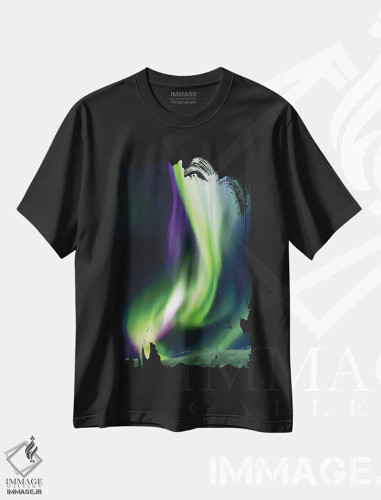 تیشرت مشکی طرح دار هاله شفق قطبی در ایسلند، مدیوم اثر جین ریکس | فروشگاه ایماژ