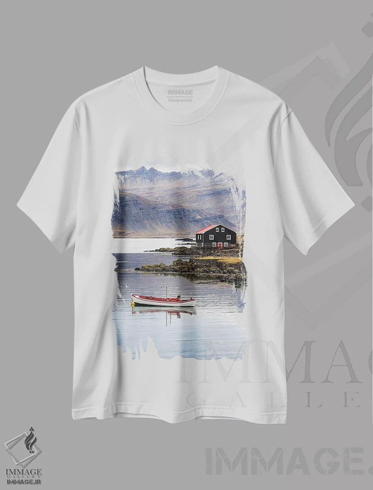 تیشرت سفید طرح دار Iceland,قایق کوچک و خانه چوبی، ایست فیوردز ایسلند، مدیوم اثر جین ریکس | immage.ir