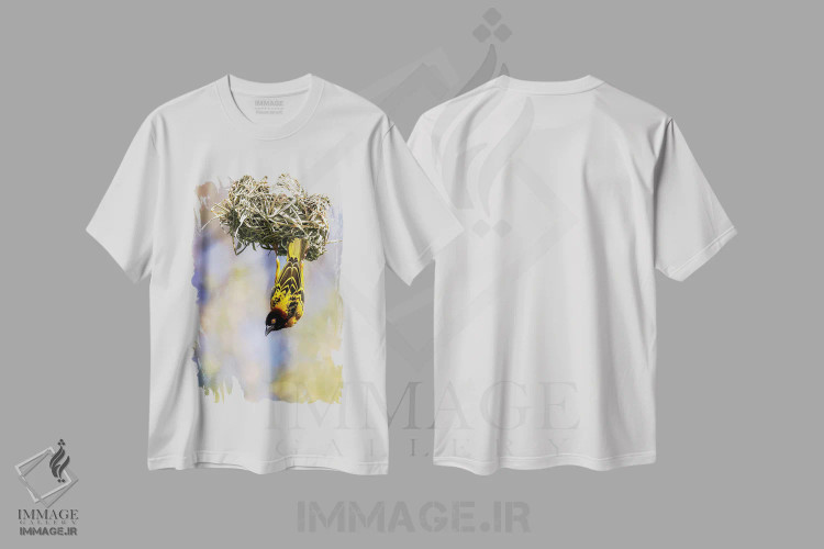 تیشرت سفید طرح دار پرنده نر بافنده سرسیاه آویزان از لانه اش، مدیوم اثر جین ریکس | فروشگاه ایماژ