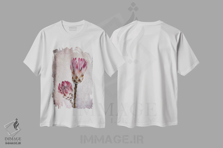 تیشرت سفید طرح دار گل های پروتئا به رنگ صورتی، عکاسی ماکرو اثر جین ریکس | فروشگاه ایماژ