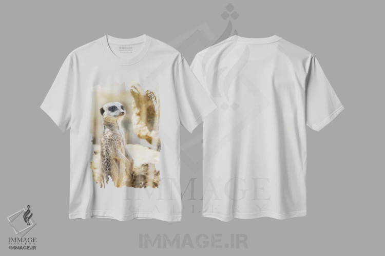 تیشرت سفید طرح دار نگهبان میرکت در آفتاب، مدیوم اثر جین ریکس | immage.ir