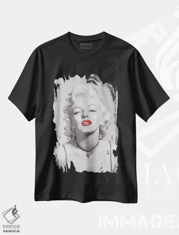 تیشرت مشکی طرح دار نگاه عاشقانه با لب های قرمز در تصویر خاکستری، تزئینی اثر جری مایکلز | فروشگاه ایماژ