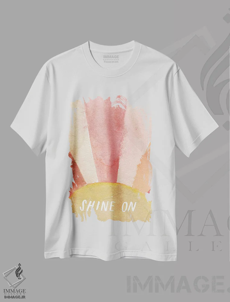 تیشرت سفید طرح دار غروب گرم پنجم، تزئینی اثر جسیکا بروگینک | immage.ir