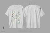 تیشرت سفید طرح دار باغ مخفی سوم، تزئینی اثر جسیکا بروگینک | immage.ir