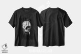 تیشرت مشکی طرح دار جمجمهٔ خون آشام، دکوراسیون جایگزین اثر جاستین گِداک | immage.ir