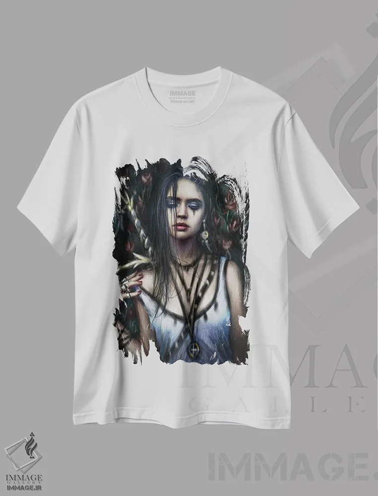 تیشرت سفید طرح دار در باغ رز، دکوراسیون جایگزین اثر جاستین گِداک | immage.ir
