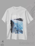 تیشرت سفید طرح دار رودخانهٔ آبی یخ، مدیوم اثر جو شاتر | immage.ir