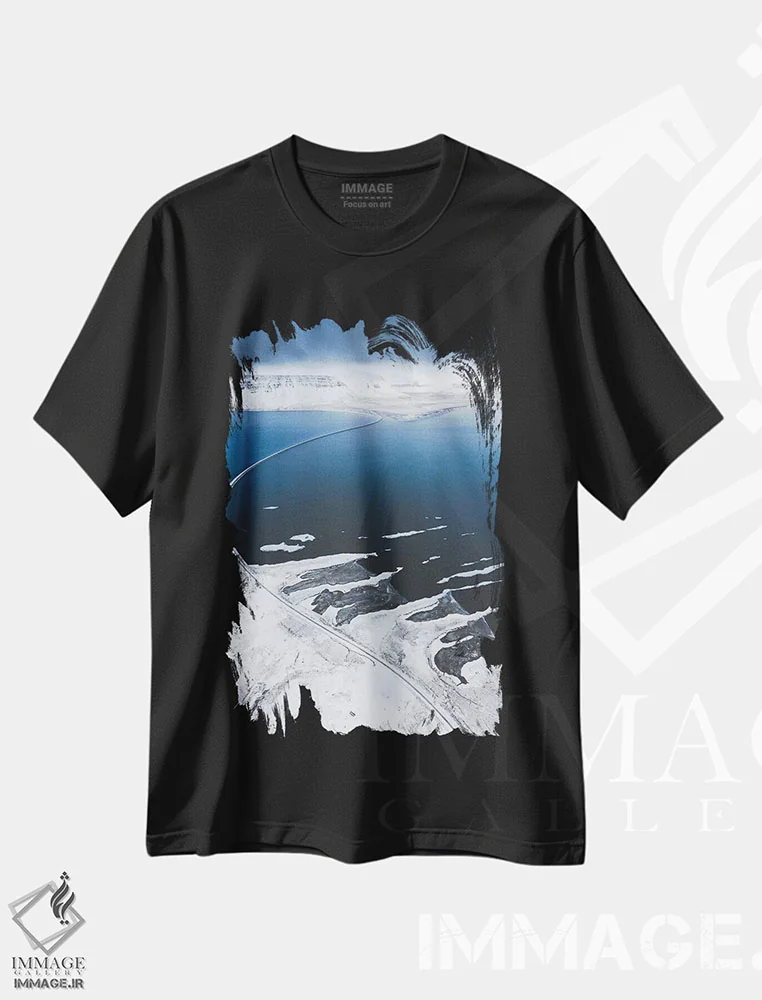 تیشرت مشکی طرح دار جاده به شمال، دکور تعطیلات اثر جو شاتر | فروشگاه ایماژ