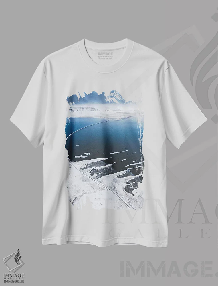تیشرت سفید طرح دار جاده به شمال، دکور تعطیلات اثر جو شاتر | immage.ir
