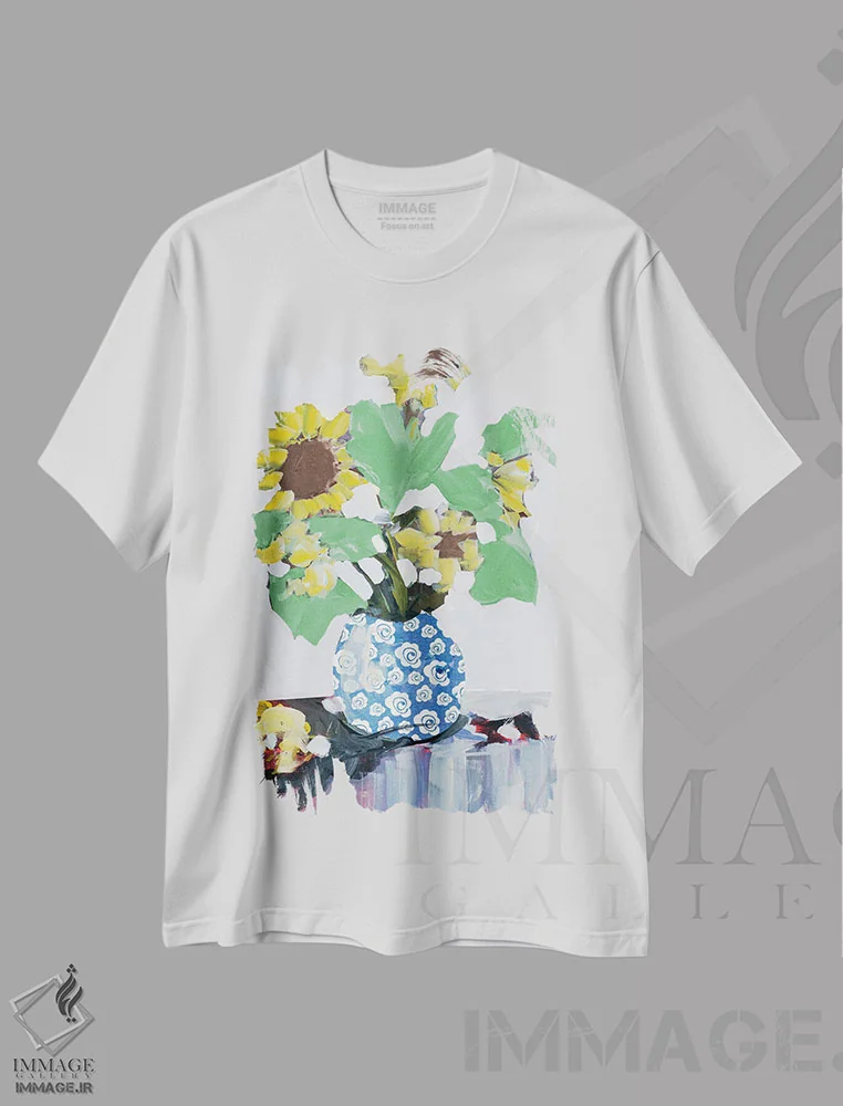 تیشرت سفید طرح دار آفتابگردان ها در گلدان تزیینی، دکور معاصر اثر جین اسلیوکا | فروشگاه ایماژ