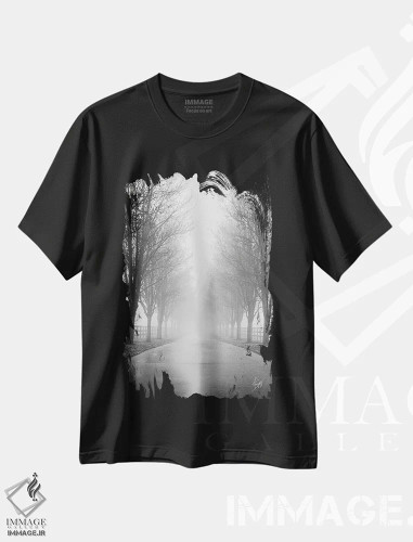 تیشرت مشکی طرح دار جاده کنجکاو، عکاسی سیاه و سفید اثر جاستین اسپایوی | فروشگاه ایماژ