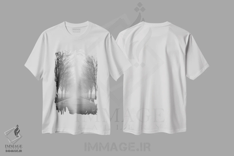 تیشرت سفید طرح دار جاده کنجکاو، عکاسی سیاه و سفید اثر جاستین اسپایوی | immage.ir
