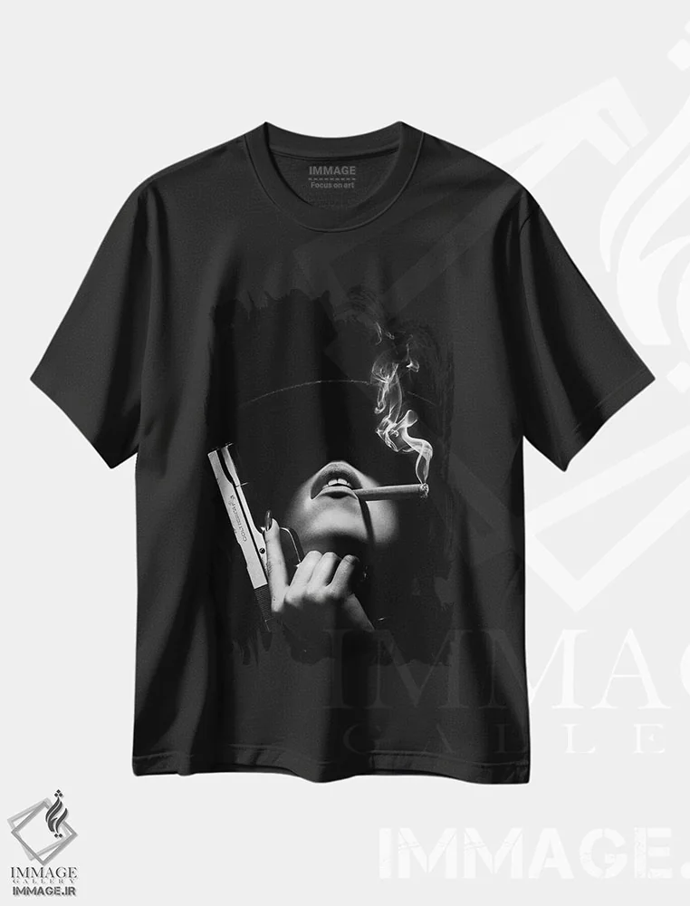تیشرت مشکی طرح دار زن با هفت تیر، مدیوم اثر یوهان سوانپوئل | فروشگاه ایماژ