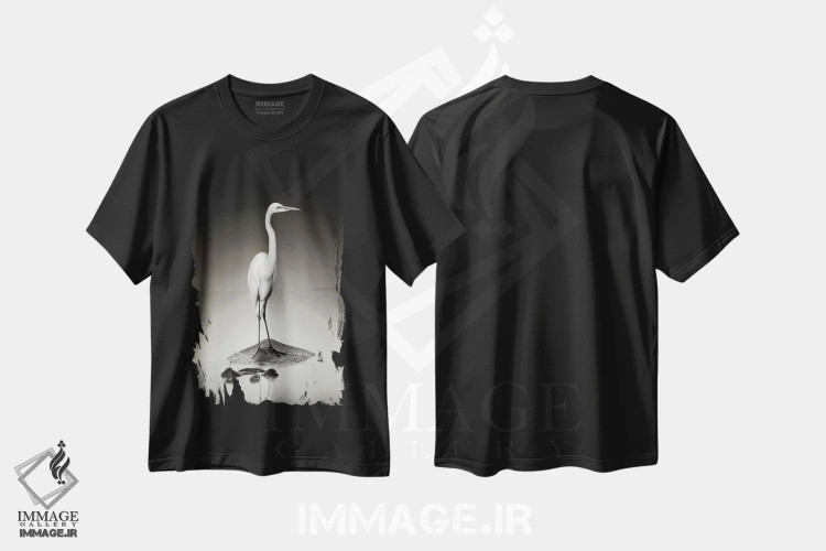 تیشرت مشکی طرح دار حواصیل سفید بزرگ روی اسب آبی، عکاسی سیاه و سفید اثر یوهان سوانپوئل | فروشگاه ایماژ