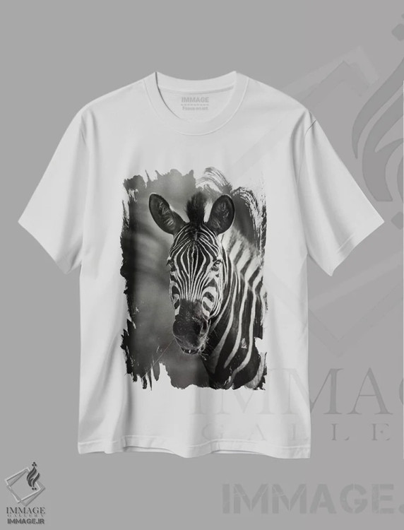 تیشرت سفید طرح دار نمای نزدیک پرتره گورخر، عکاسی سیاه و سفید اثر یوهان سوانپوئل | immage.ir