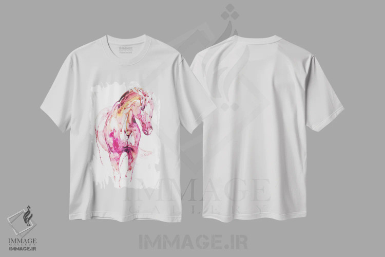 تیشرت سفید طرح دار اسب گارنت ۳، هنر فاخر معاصر اثر جولی تی. چاپمن | immage.ir