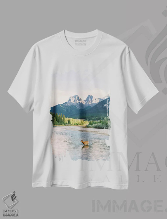 تیشرت سفید طرح دار عبور از رودخانه در بنف، مدیوم اثر جاستین میلتون | فروشگاه ایماژ