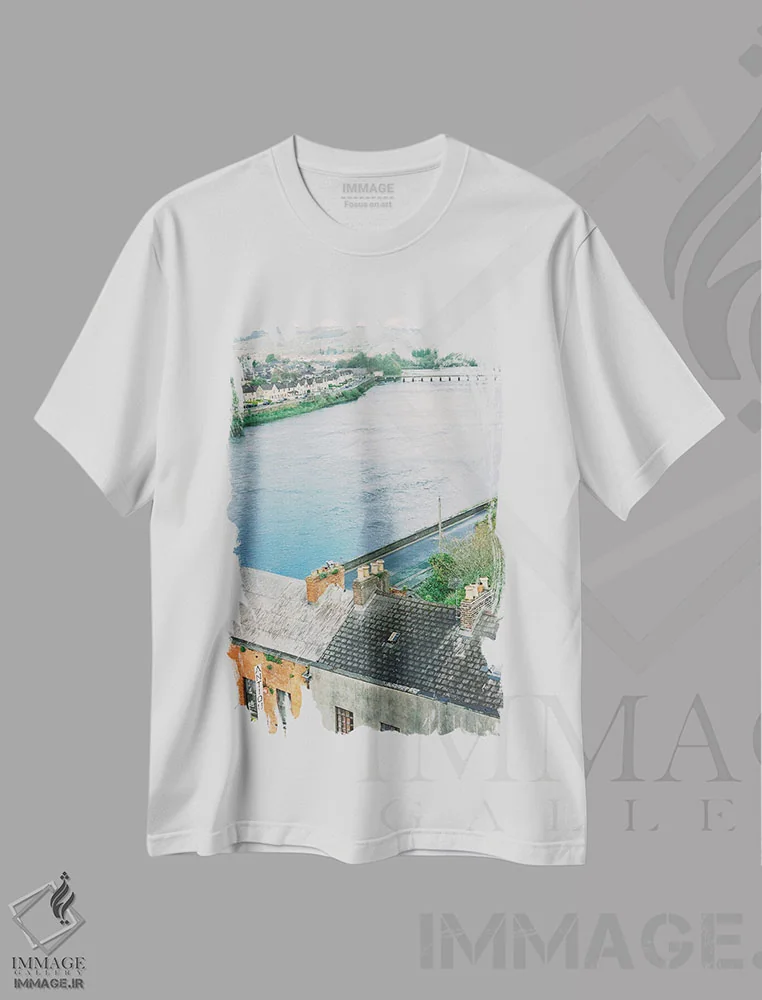 تیشرت سفید طرح دار زندگی شهری در روستا، مدیوم اثر جاستین میلتون | immage.ir