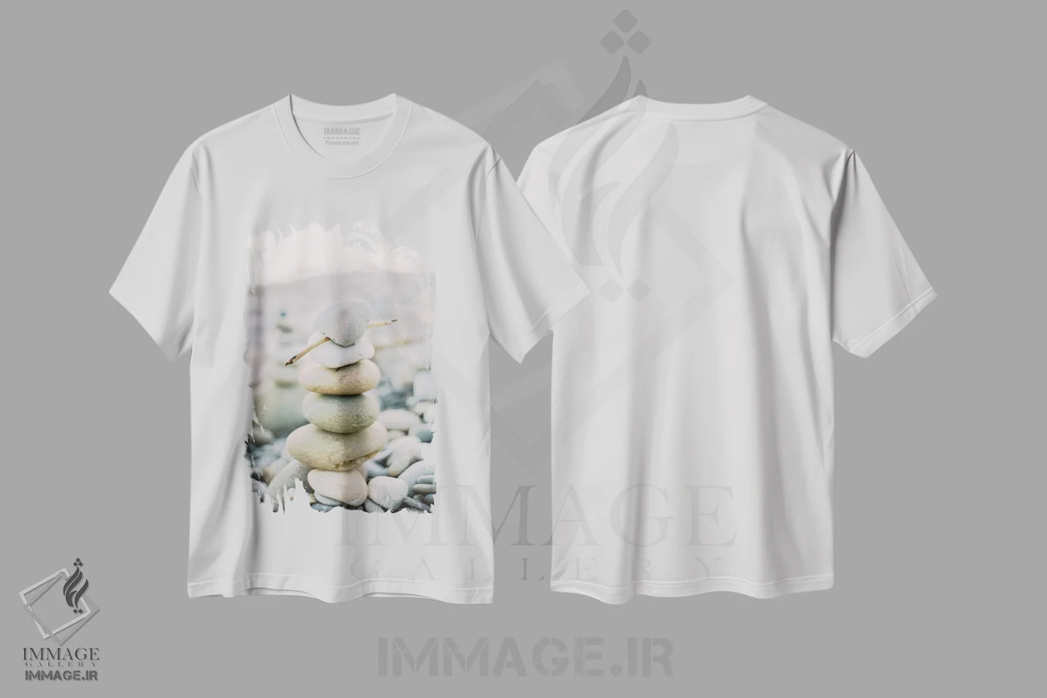 تیشرت سفید طرح دار مجسمه ساحل صخره ای، مدیوم اثر جاستین میلتون | immage.ir