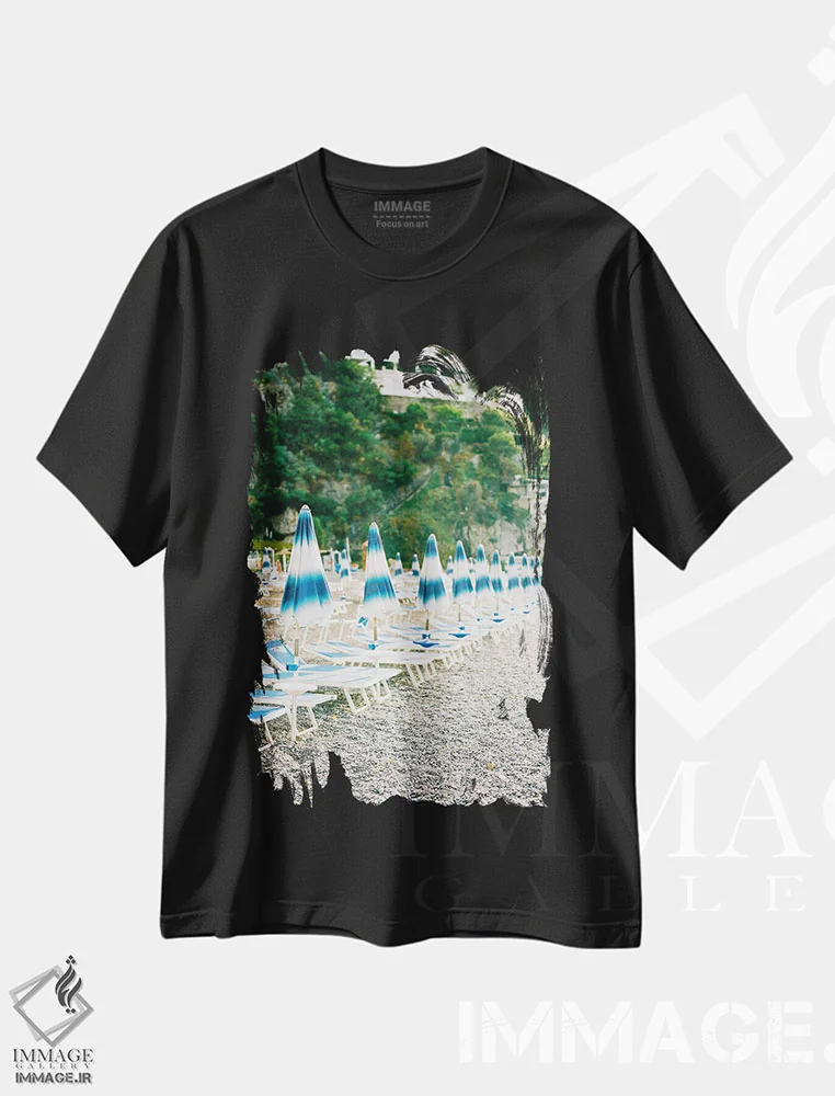 تیشرت مشکی طرح دار ساحل پوزیتانو، مدیوم اثر جاستین میلتون | immage.ir