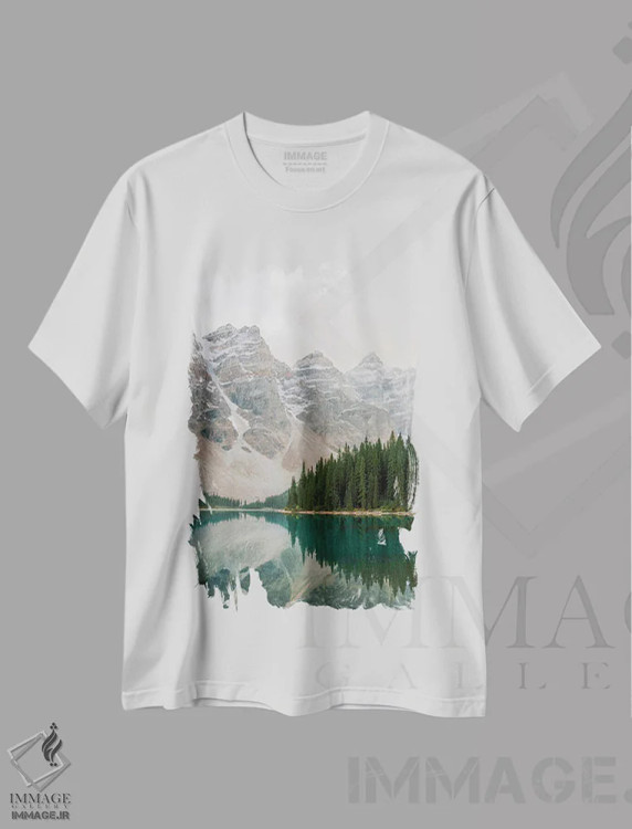 تیشرت سفید طرح دار بازتاب دریاچه فیروزه ای، مدیوم اثر جاستین میلتون | فروشگاه ایماژ