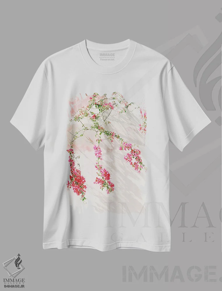 تیشرت سفید طرح دار شاخه های گل کاغذی، مدیوم اثر جاستین میلتون | immage.ir
