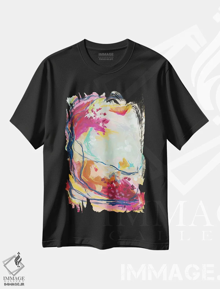 تیشرت مشکی طرح دار در راه من اثر جولیا بادو | immage.ir